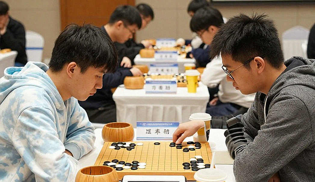 Nước 5.e5 và sự an ủi kỳ lạ của mê tín trong cờ vua