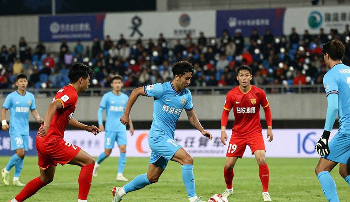 Bộ lọc dữ liệu kỳ chuyển nhượng: đọc cấu trúc hợp đồng, đừng đọc tiếng ồn