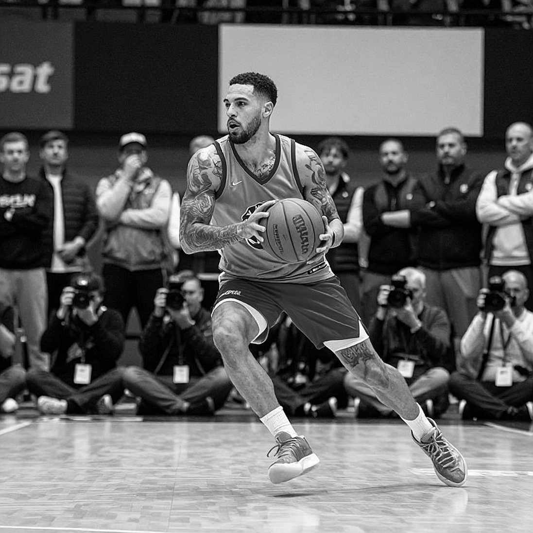 Mike James Debuts for Anadolu Efes: Wins EuroLeague Opener