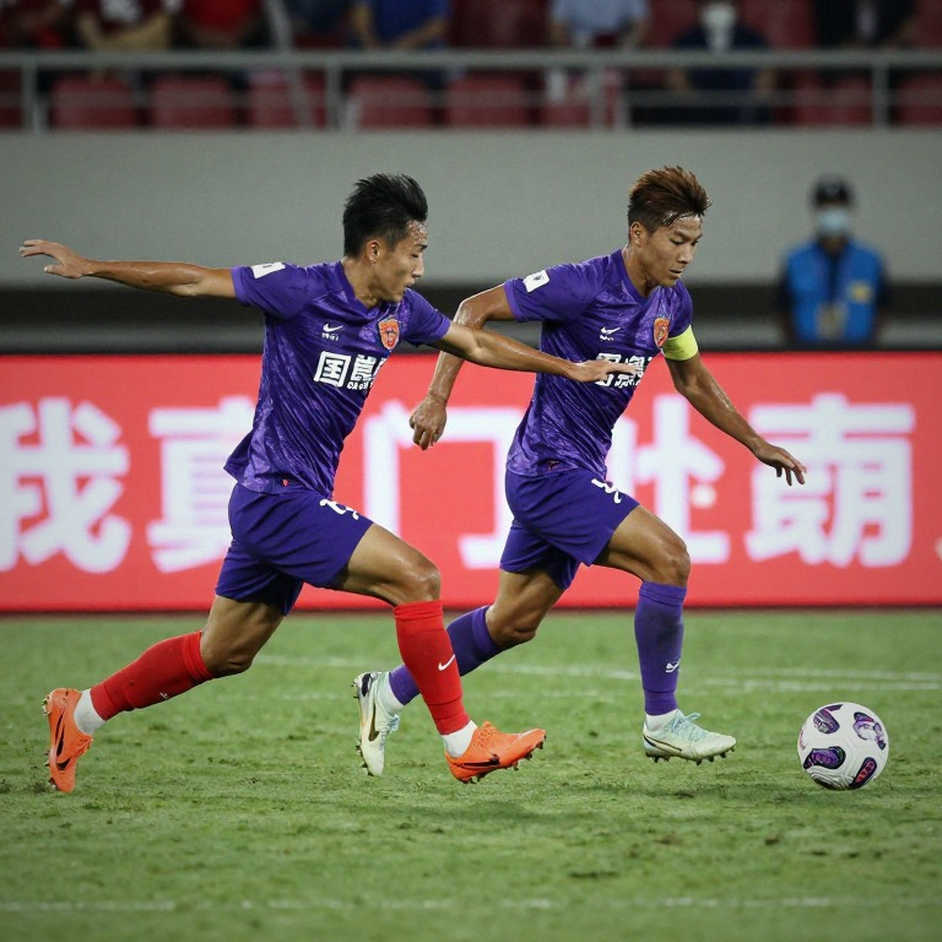V.League 2026/26: Bong bóng chuyển nhượng, VAR và bài toán bản sắc của bóng đá Việt Nam